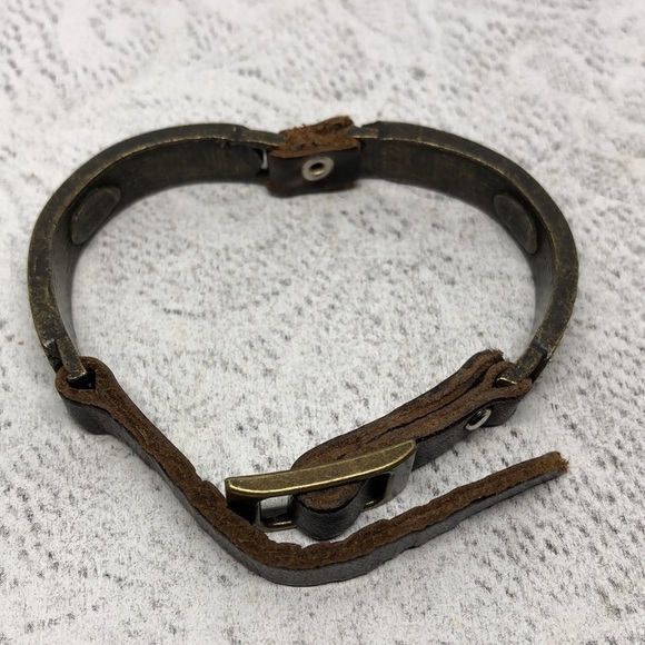 Rebel designs leather and pearl boho style bracelet. - Picture 4 of 5